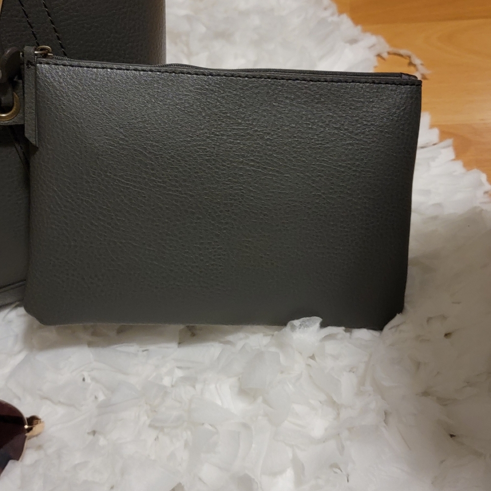 Elegant Gray Tote Bag with Pouch - Picture 4 of 7